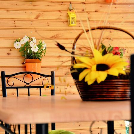 Noble Inn Loutráki Dış mekan fotoğraf