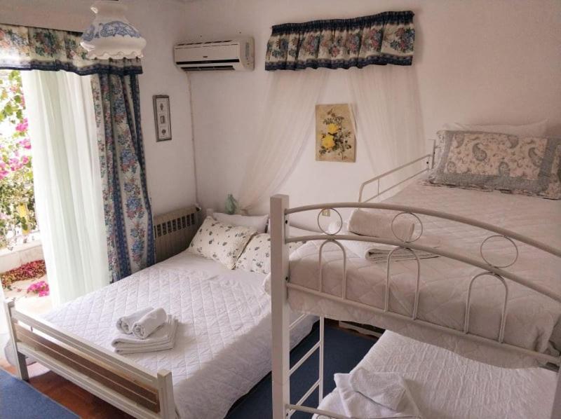 Noble Inn Loutráki Dış mekan fotoğraf